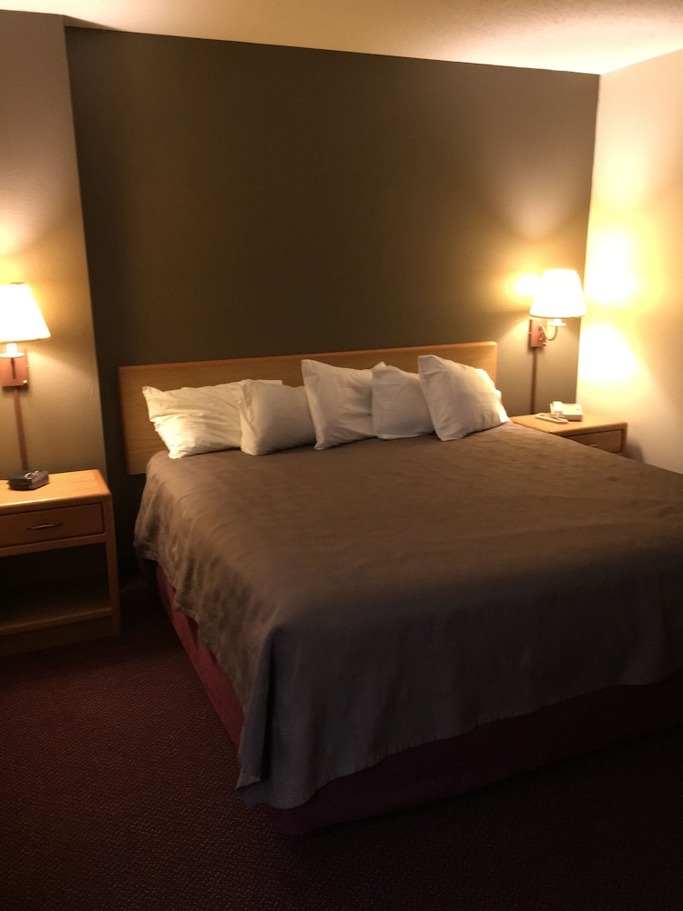 Mooselake Lodge 8/30