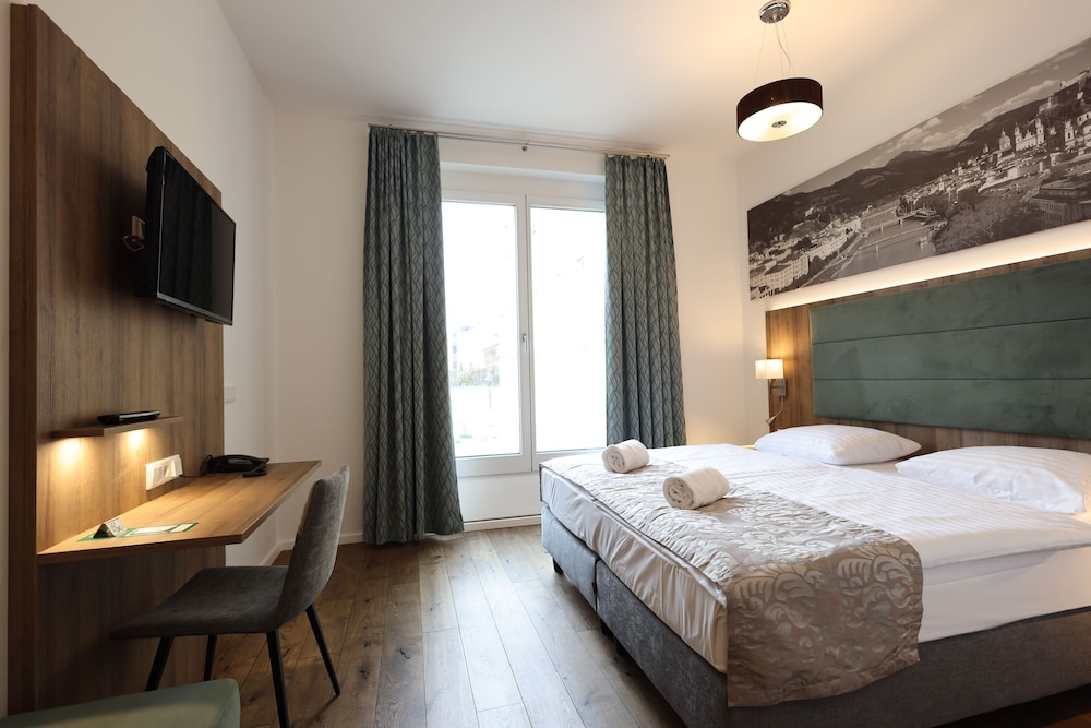 PLUS, DOUBLE BED, GARDEN VIEW