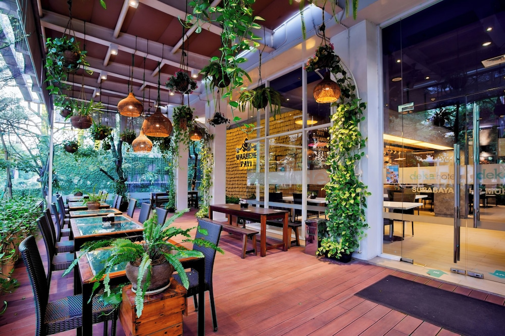 Deka Hotel Surabaya HR Muhammad 37/50