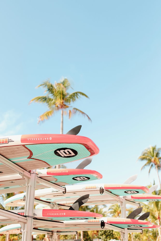 Islander Resort 6/76