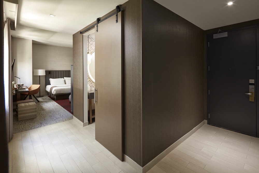 THesis Hotel Miami Coral Gables, Curio Collection by Hilton 34/80