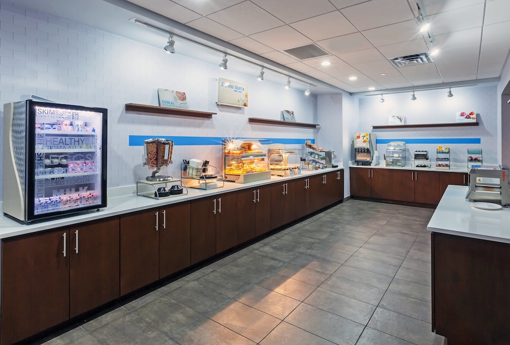 HOLIDAY INN EXPRESS & SUITES COFFEYVILLE 43/48