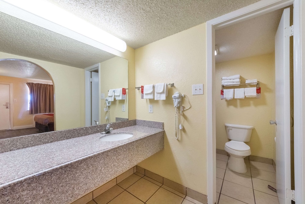 Econo Lodge San Marcos University Area 24/31