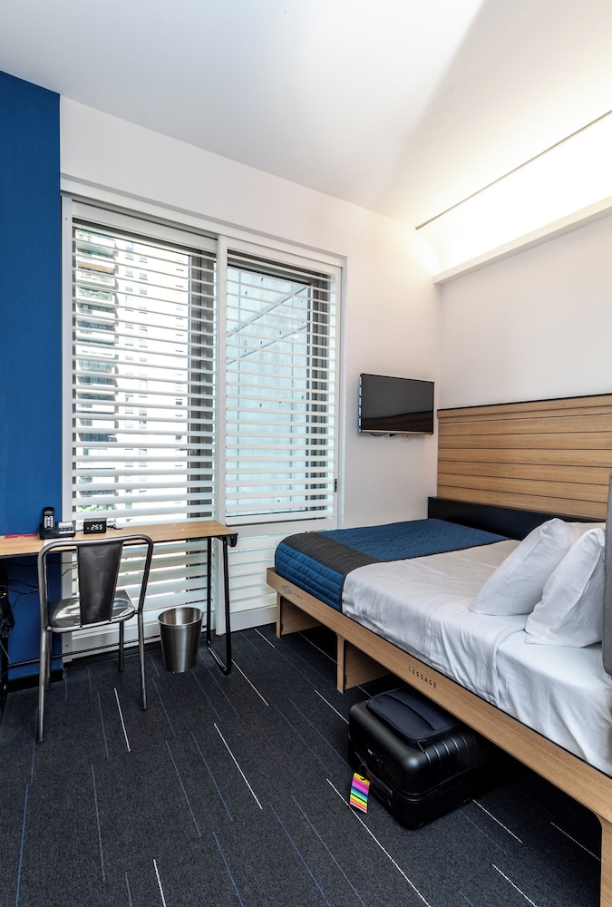 Full Pod, Double Bed, Accessible