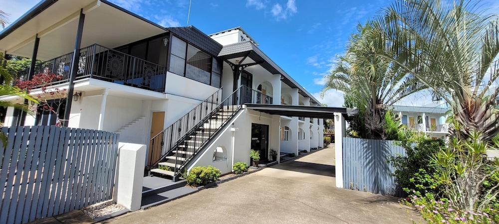 TOWER COURT MOTEL 18/44