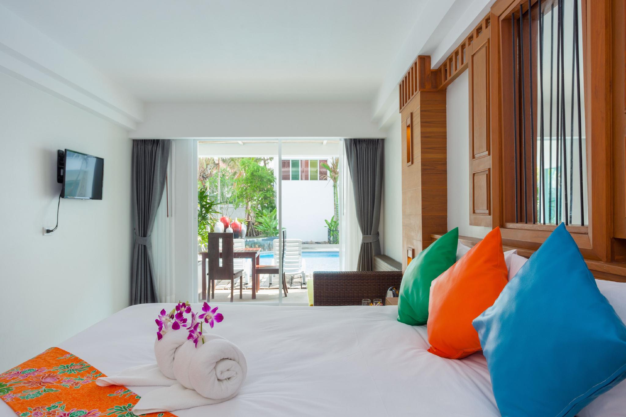 Standard, King and Twin Beds, Pool Access
