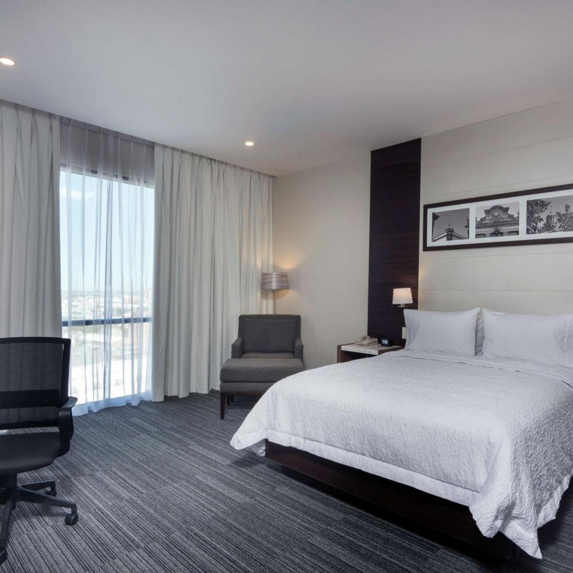 ROOM, QUEEN BED, ACCESSIBLE