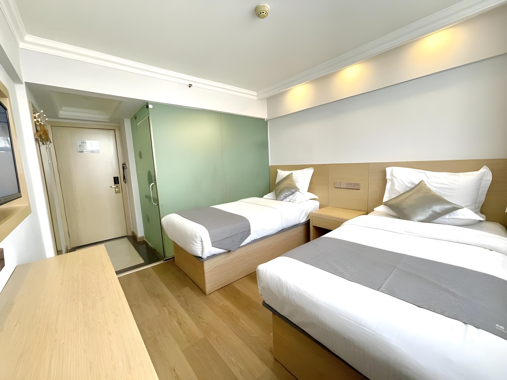 Green Tree Inn Urumqi South Xinhua Road Business Hotel 24/42