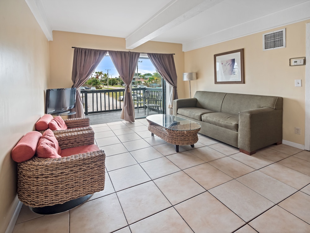 The Royal Inn Beach Hotel Hutchinson Island 38/66