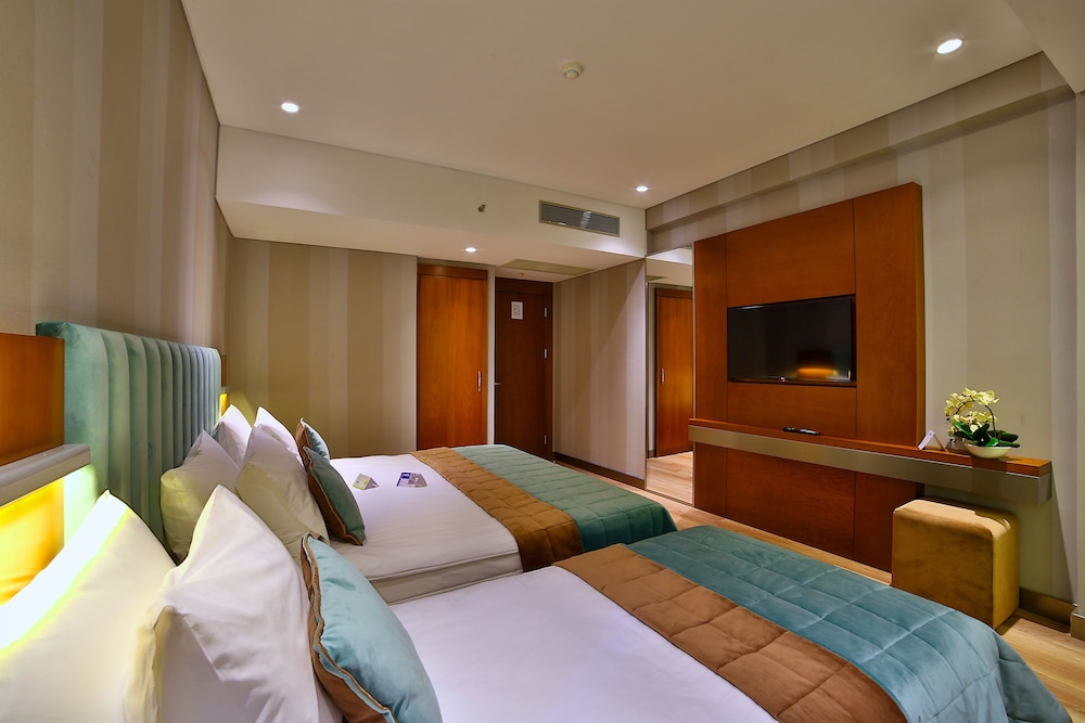 The Tango Hotel 25/42