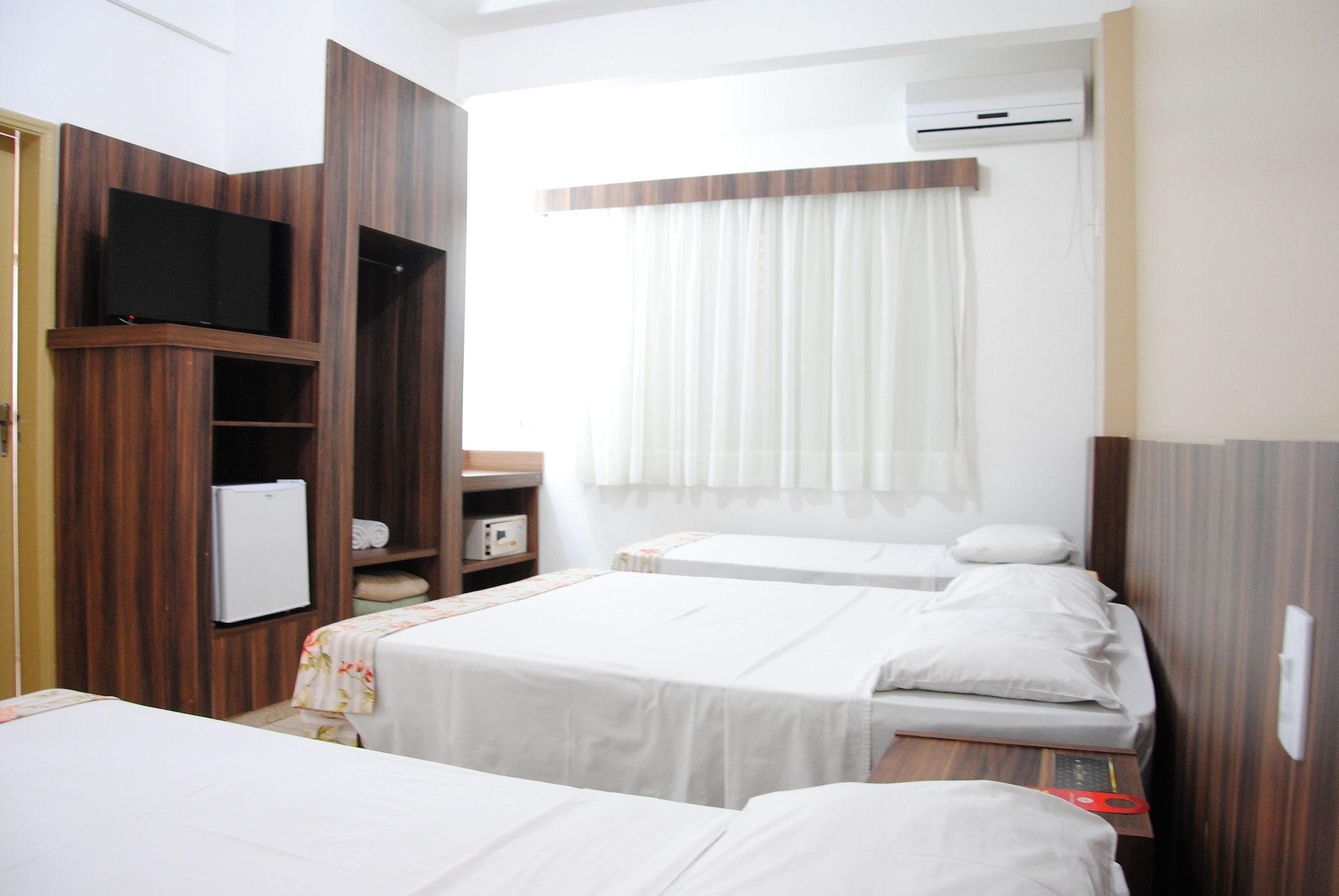 DELUXE, DOUBLE BED