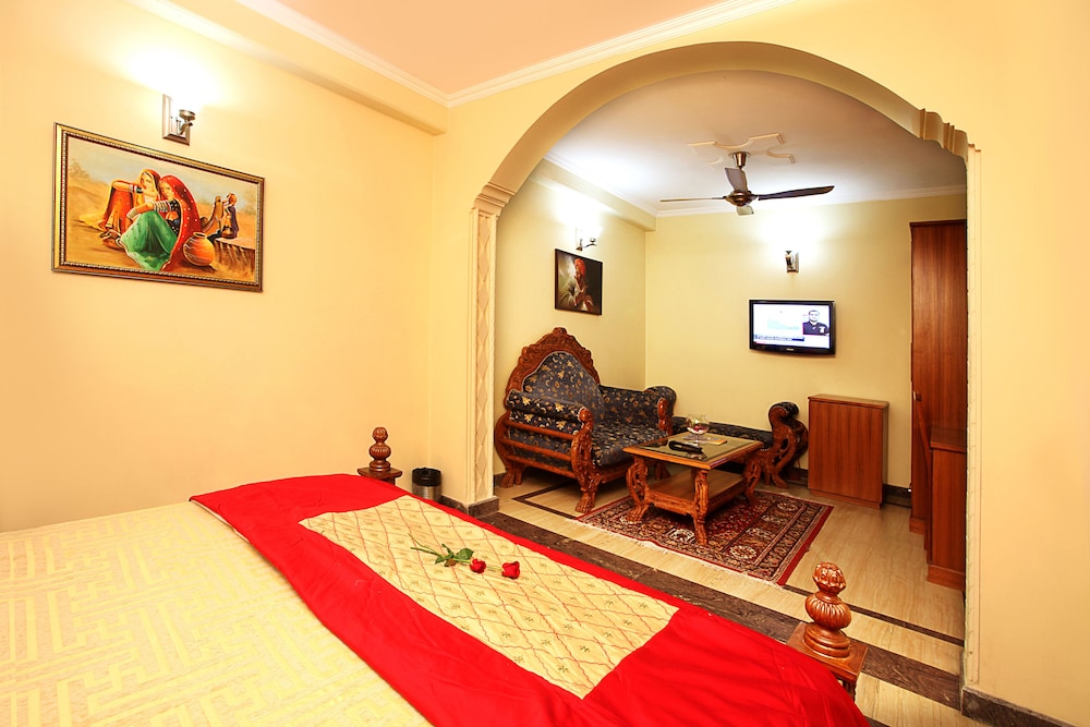 Indira International Inn 36/41