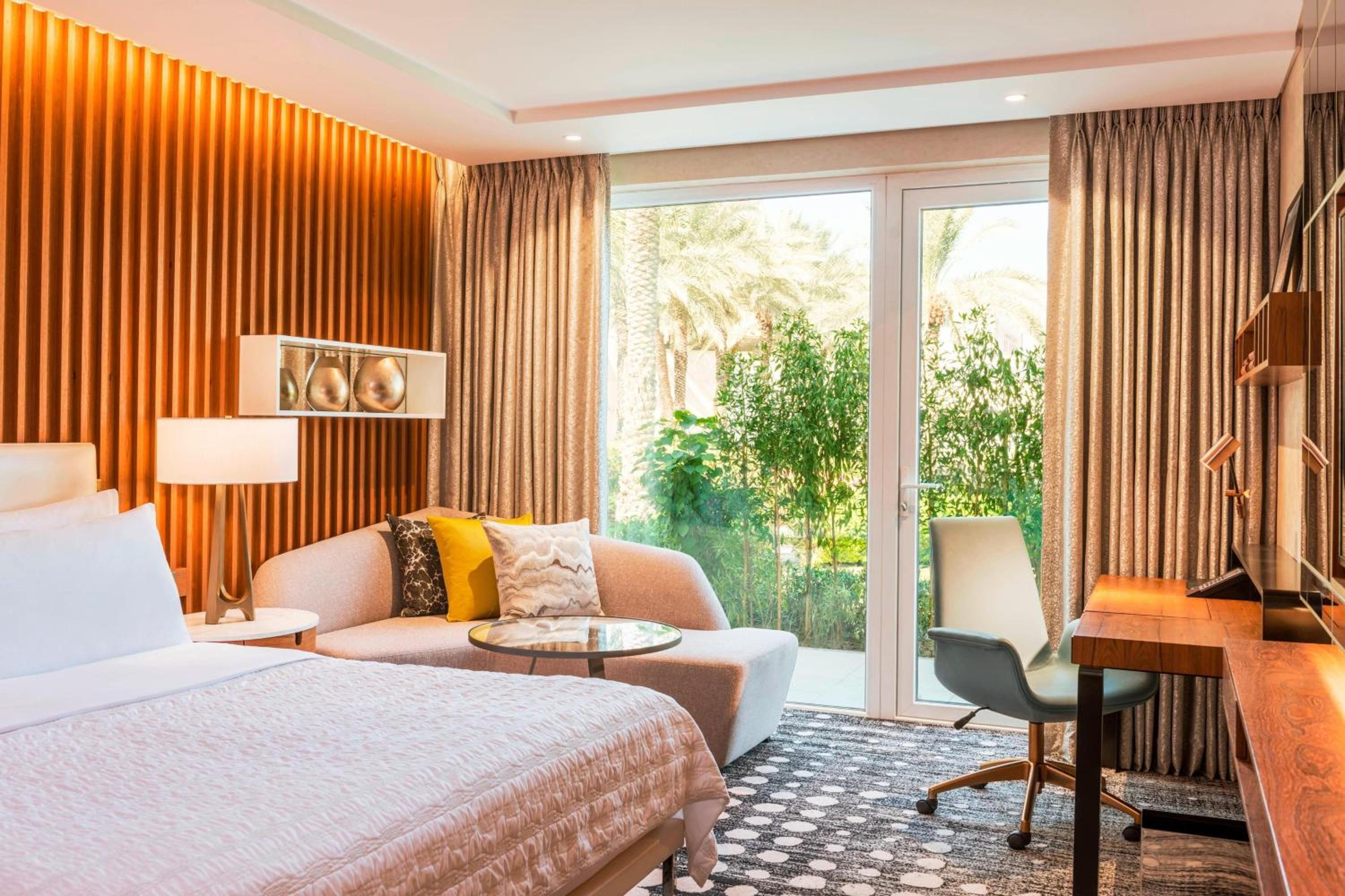 Meridien Club, Queen Bed, Garden View, Executive Lounge Access، Le Meridien Dubai Hotel and Conference Centre 2/8