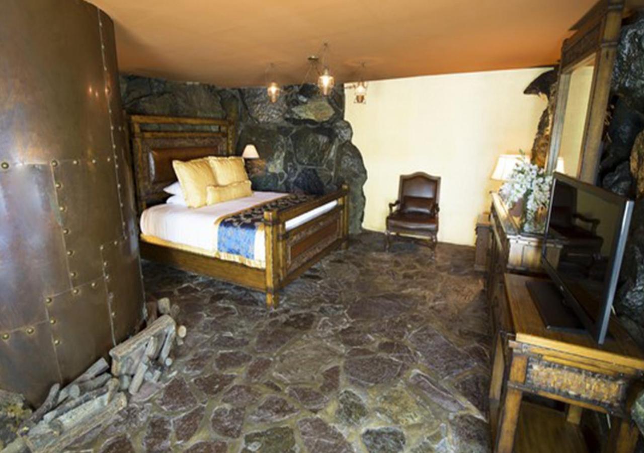 Cabin, King Bed