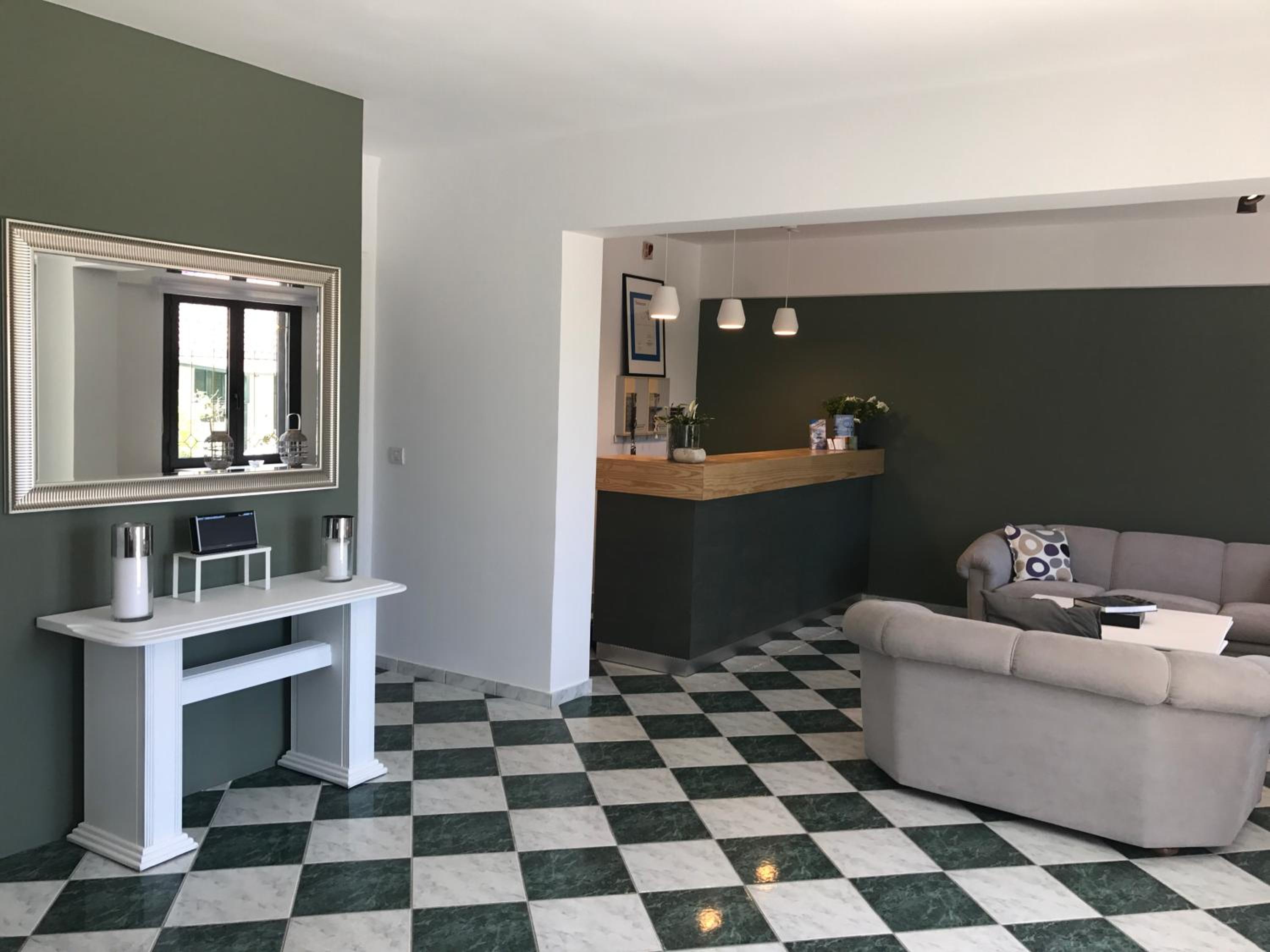 Natalies Hotel and Apartments 8/54