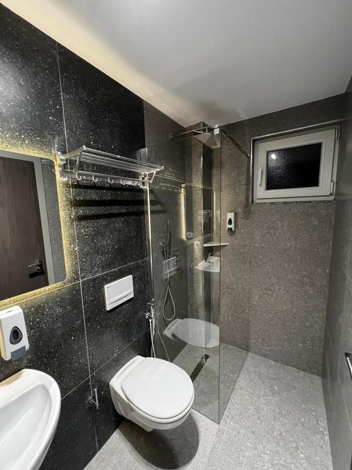 Ikona Hotel Shkoder 40/43