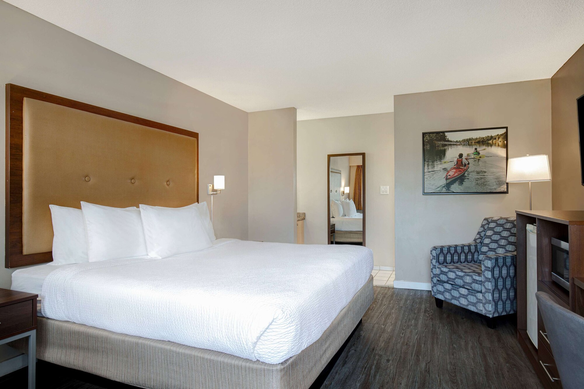 ROOM, KING BED