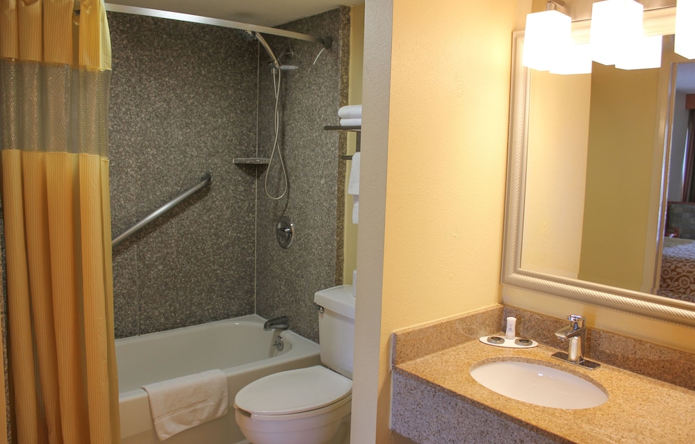 Rose Garden Inn & Suites 10/25