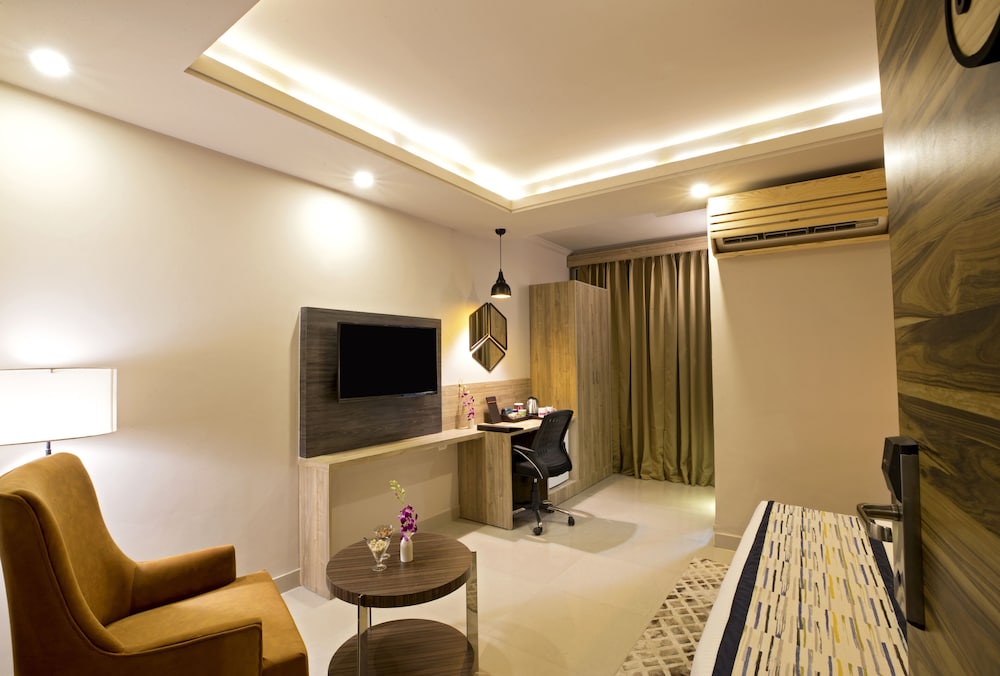 Regenta Central Noida 41/44