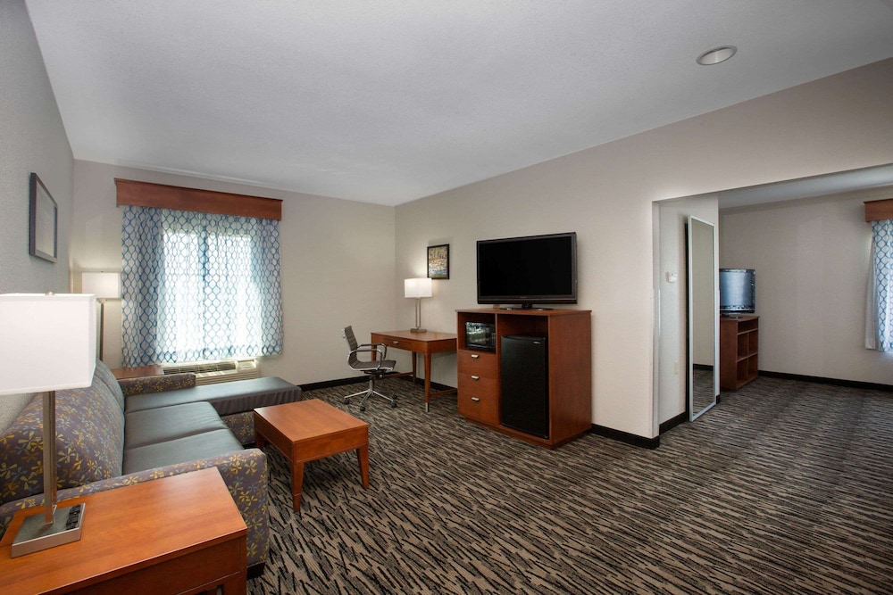La Quinta Inn & Suites by Wyndham Tupelo 29/48
