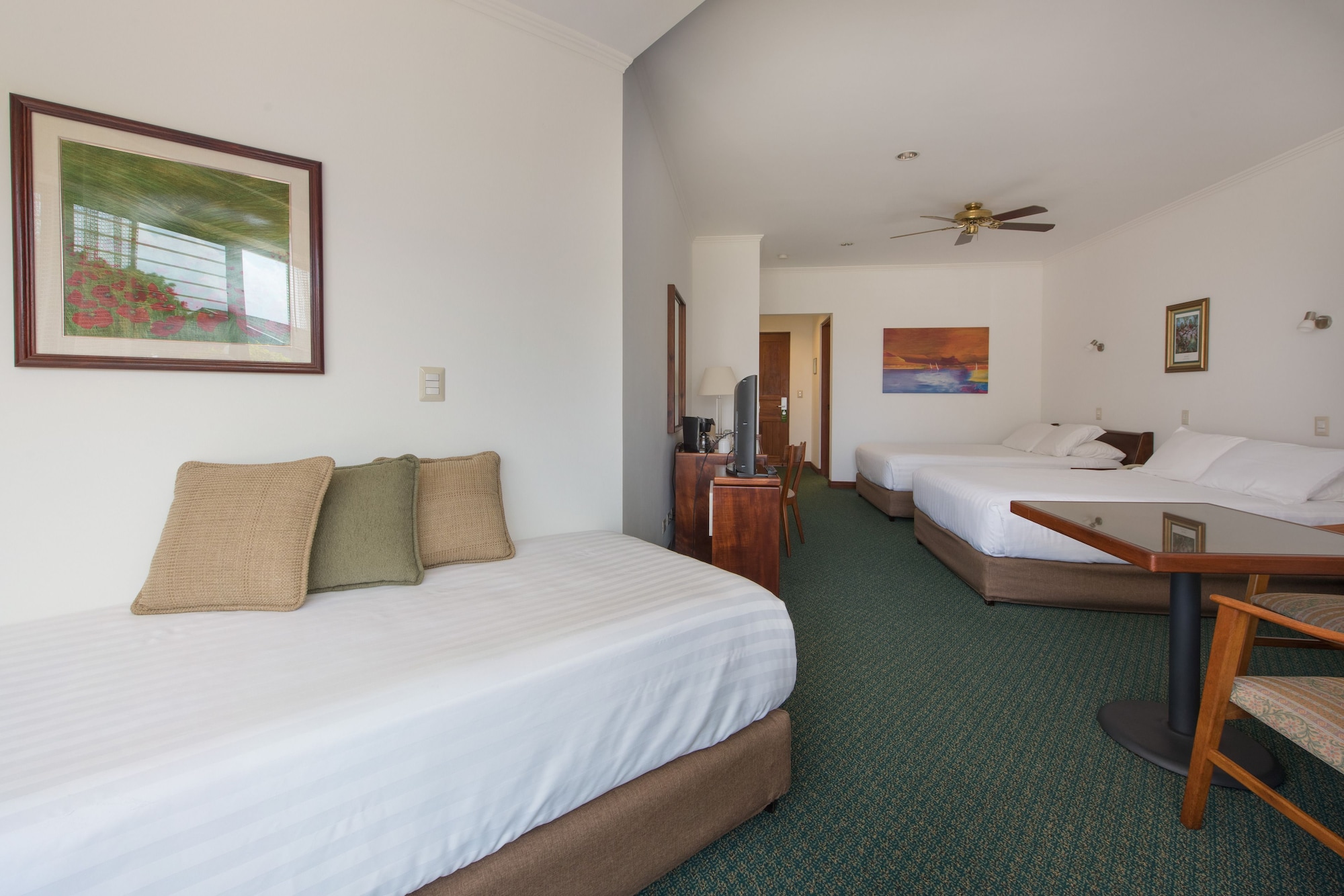 STANDARD, 2 DOUBLE BEDS, MOUNTAIN VIEW