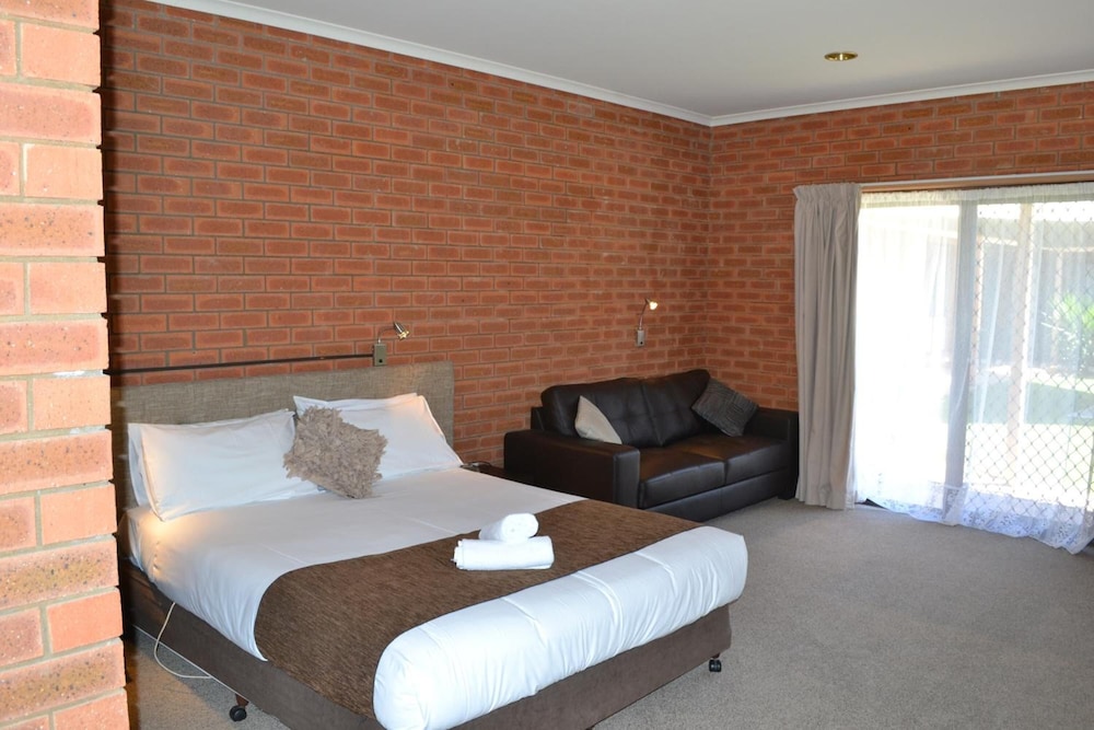 Ashleigh Court Motor Inn 2/53