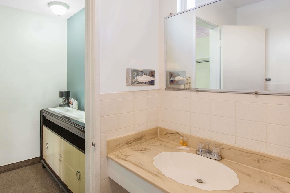 Days Inn By Wyndham Camarillo - Ventura 13/30