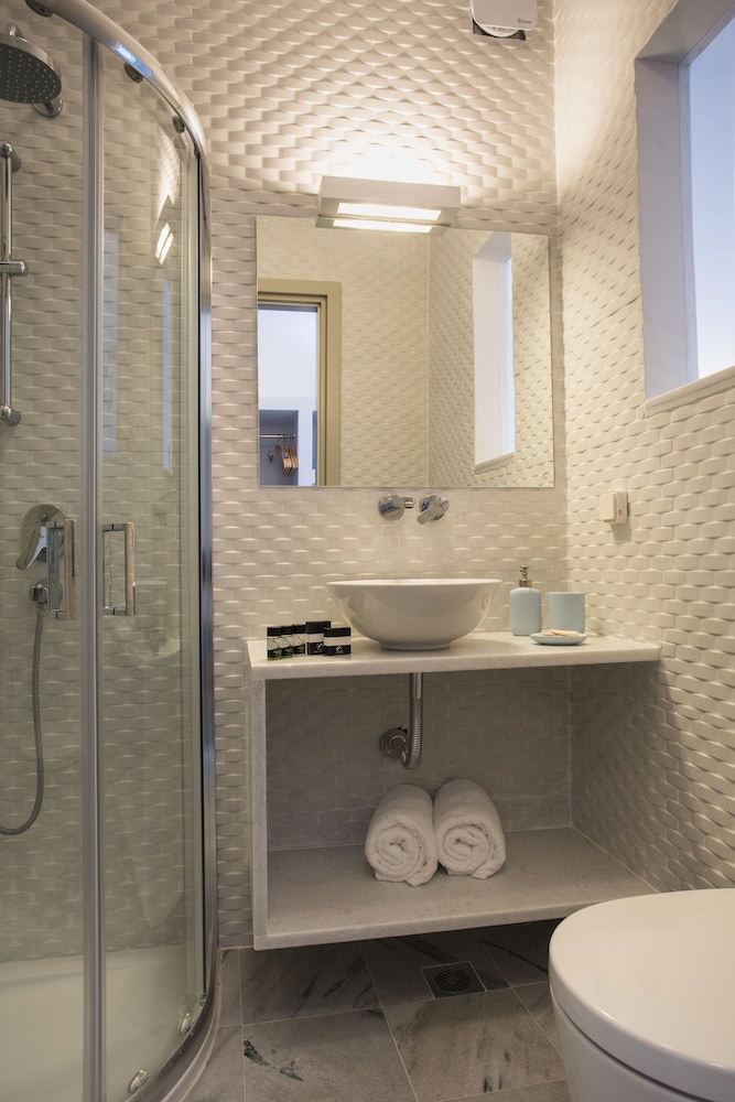 Polos Hotel Paros 29/90