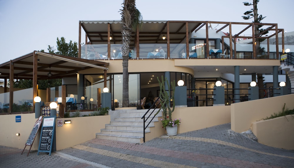 Akasti Hotel 3/39