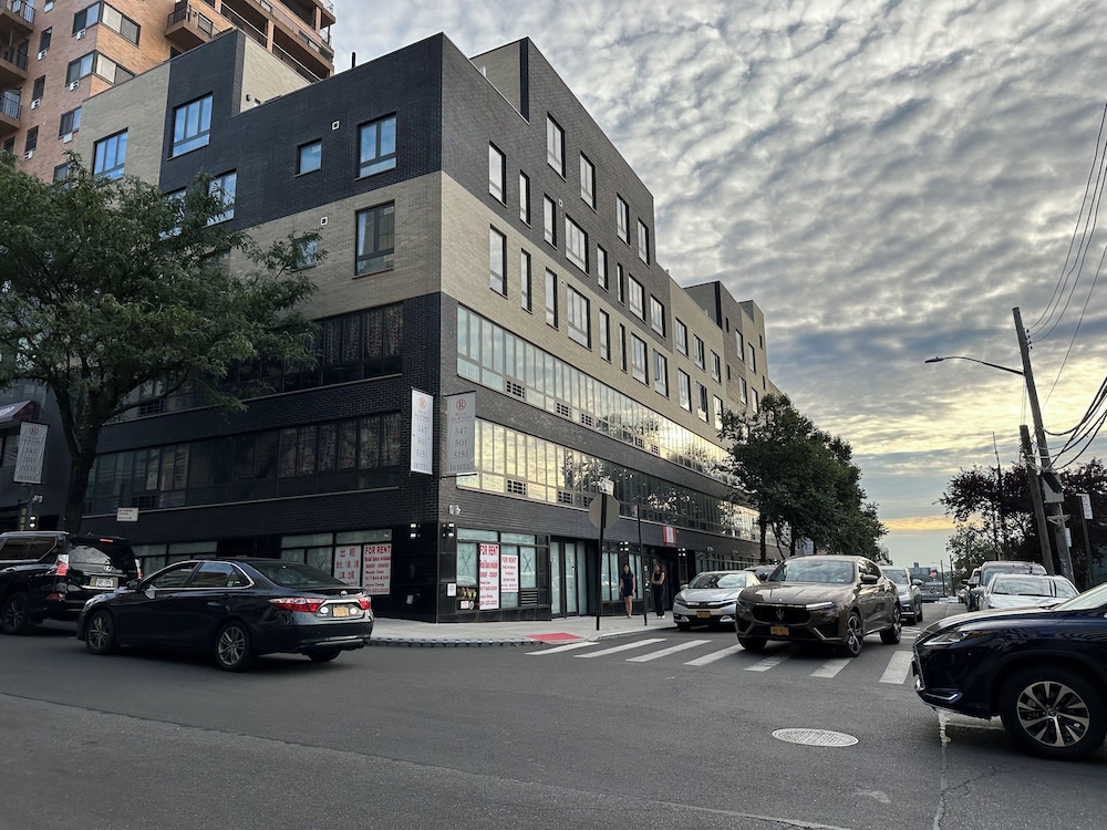 Regal Inn & Suites New York LaGuardia Hotel 16/20