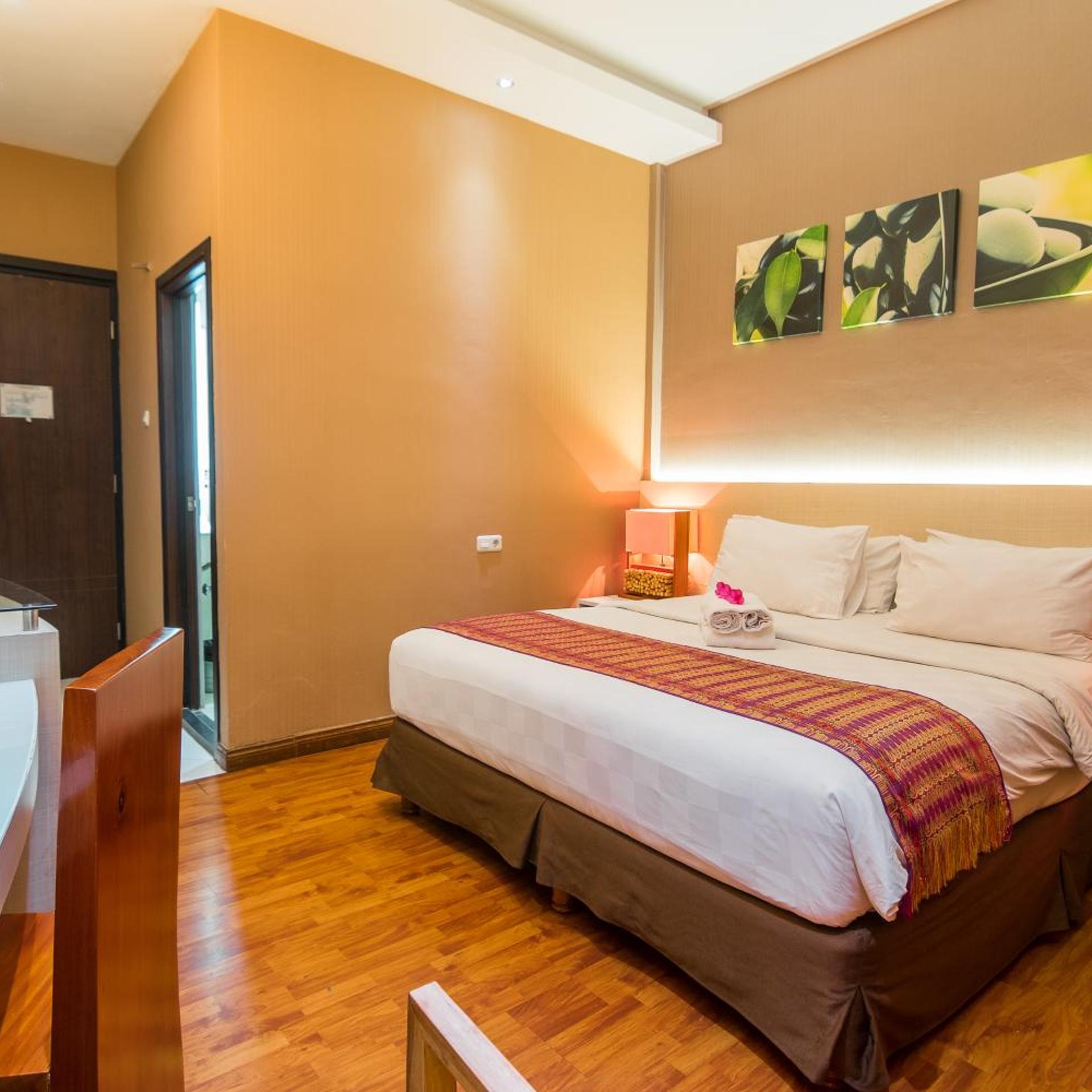 Deluxe, Double or Twin Bed