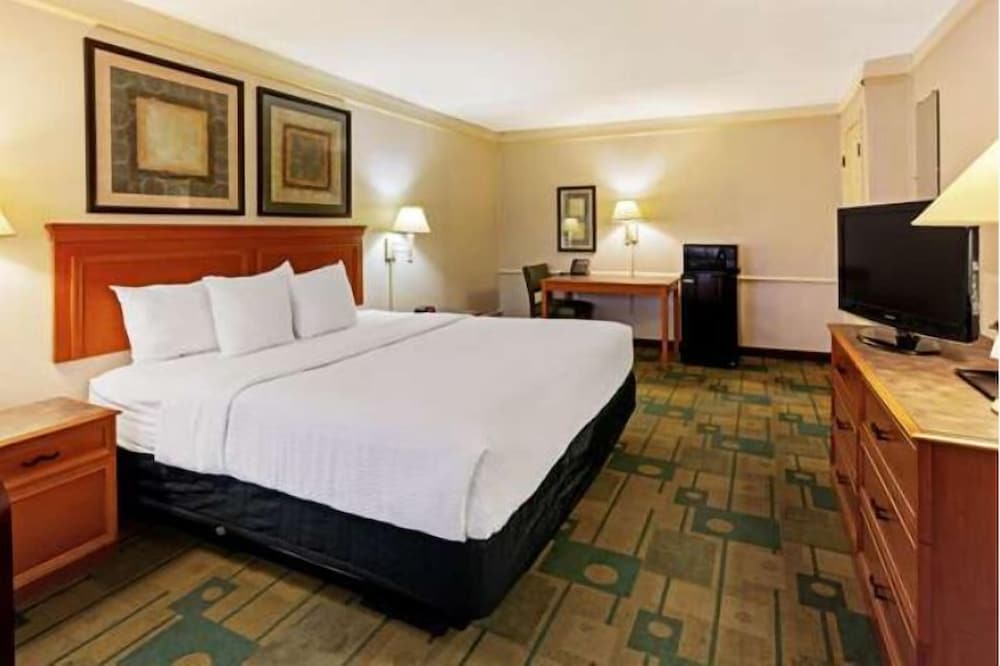 STANDARD, KING BED