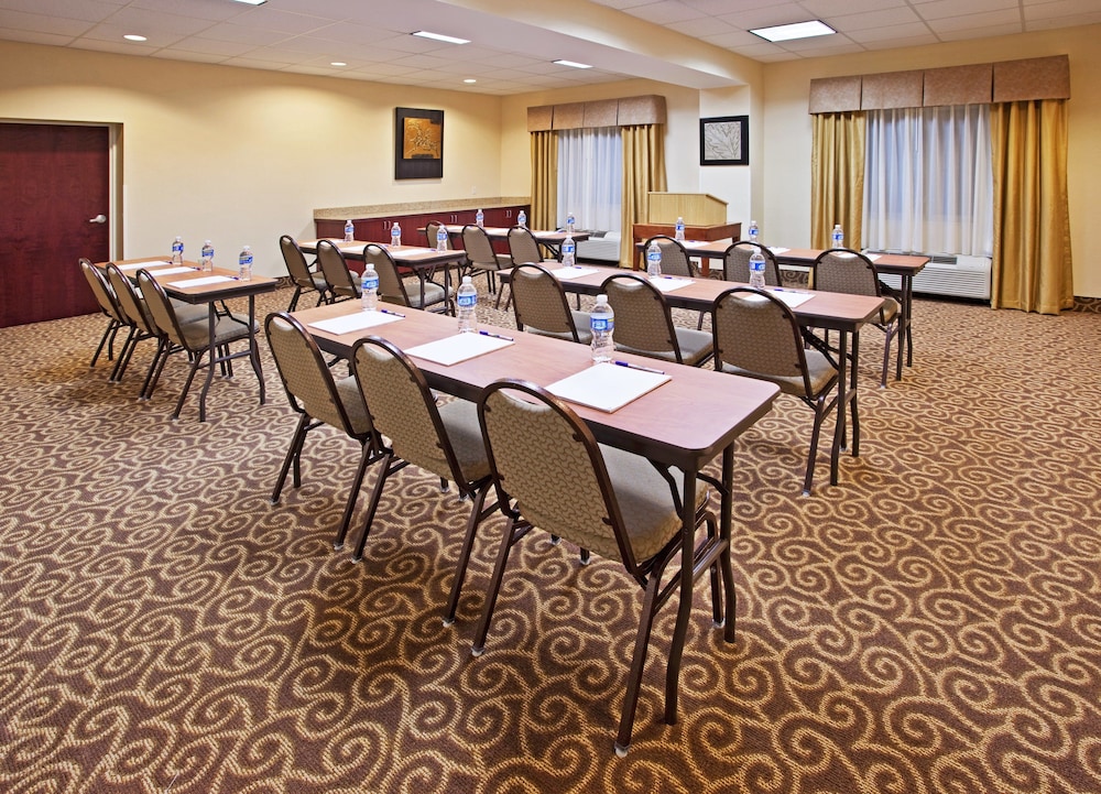 Holiday Inn Express Hotel Suites Niagara Falls 63/75