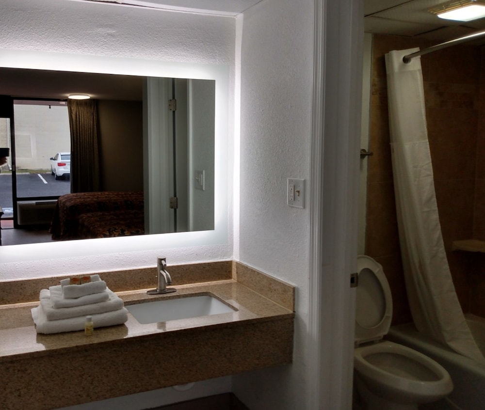 Gateway Inn-Savannah 28/32