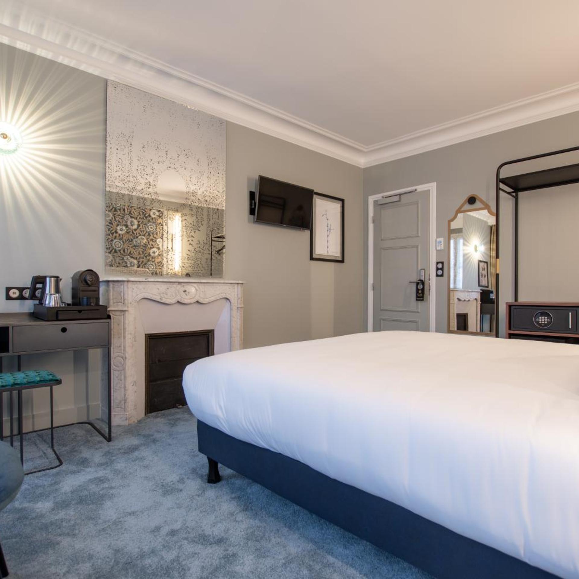 Deluxe, King Bed, ELSA, Hotel Paris by Collection Vesper 2/10