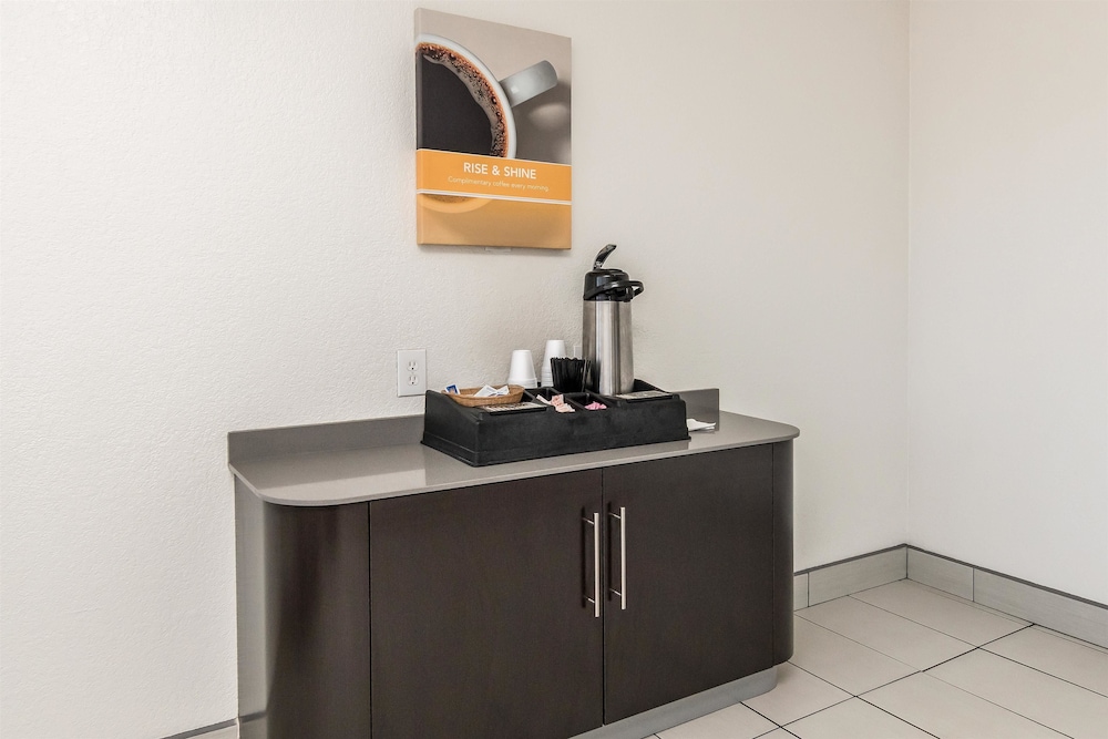 Motel6 Fort Worth, TX - North 17/33