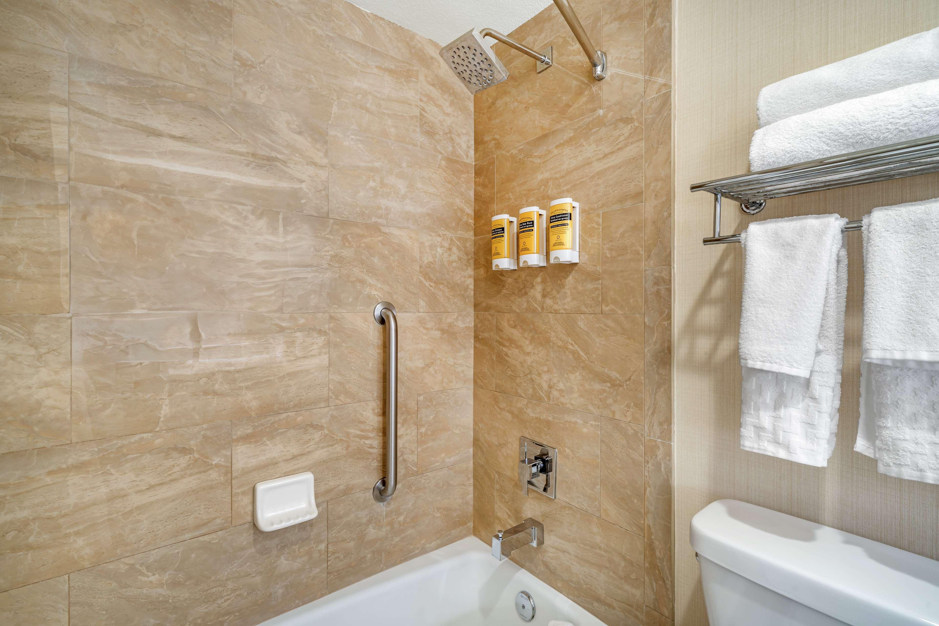 Courtyard, 2 Queen Beds، Best Western Plus Carpinteria Inn 7/8