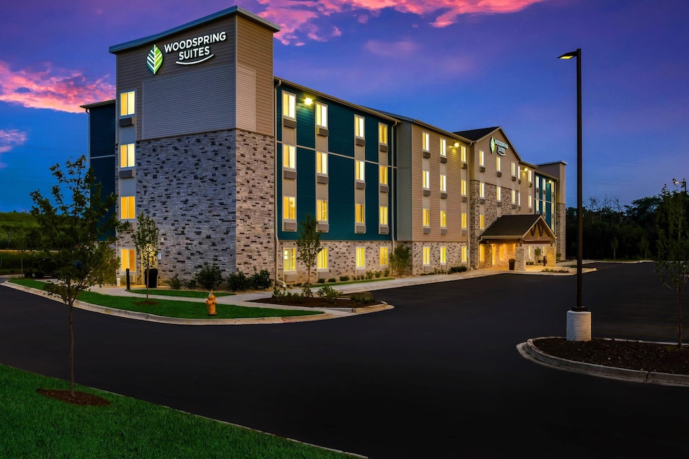 WoodSpring Suites Chicago Addison 1/31