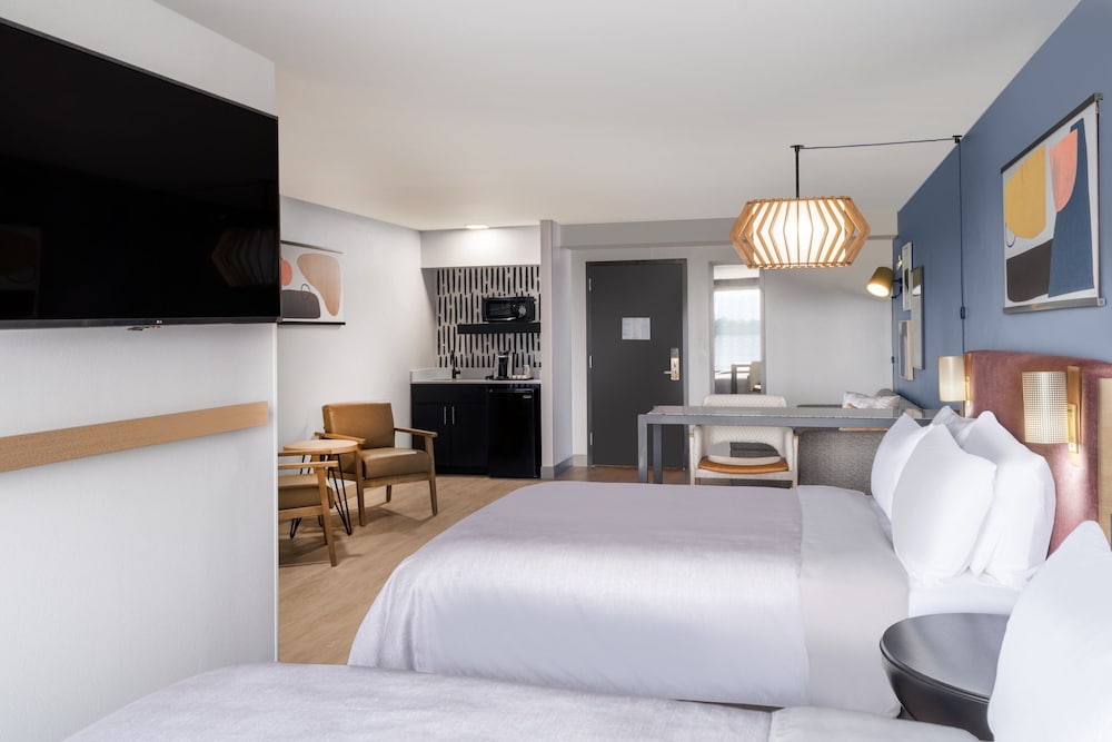 Room, 2 Queen Beds, Extra Floor Space