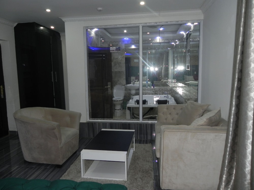 Gold Crown International Hotel 37/50