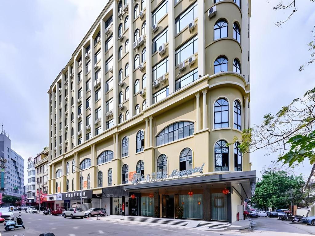 Magnotel Hotel (Dongxing Guomen Port) 5/50