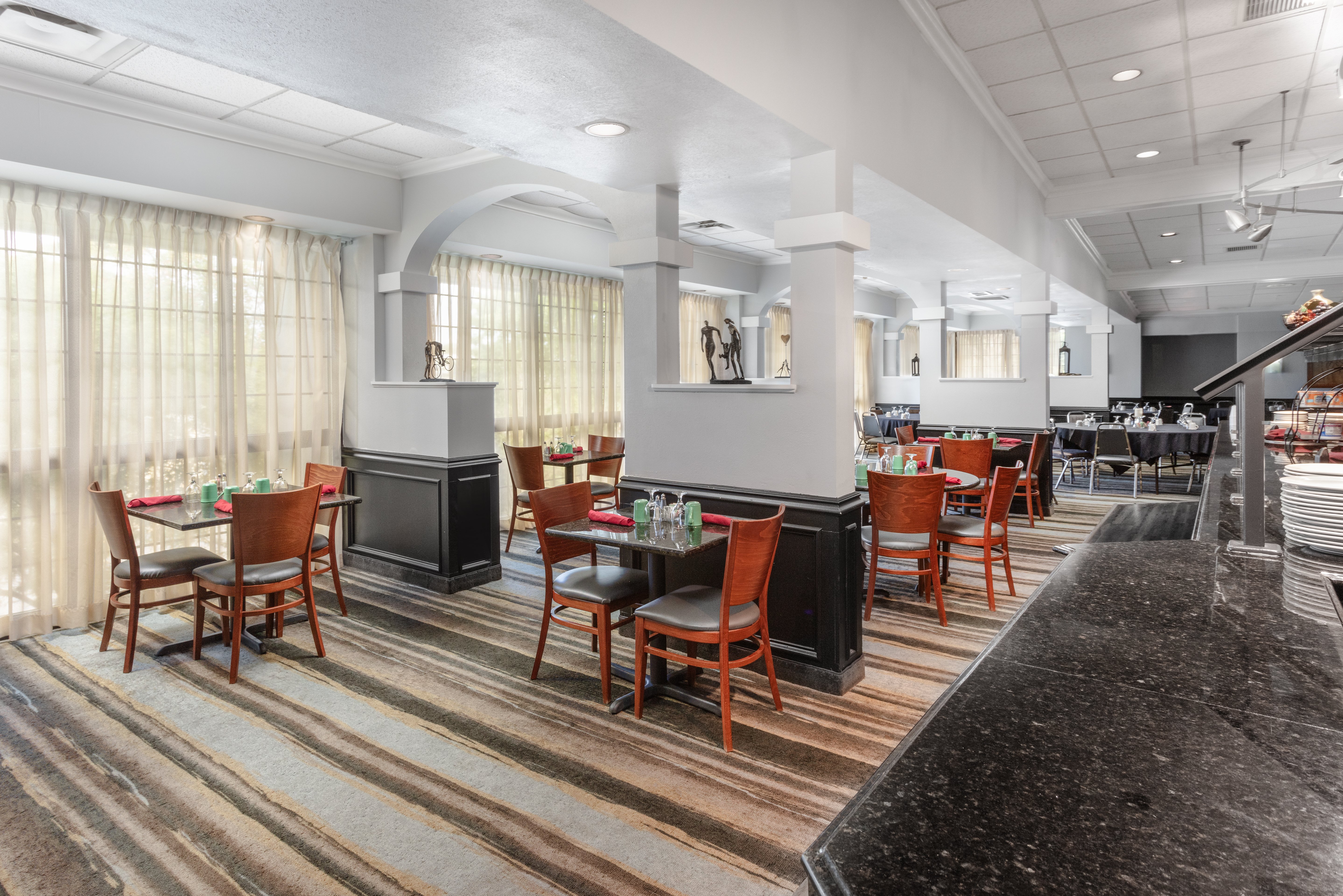 Holiday Inn Hotel And Suites Springfield I 44 49/77