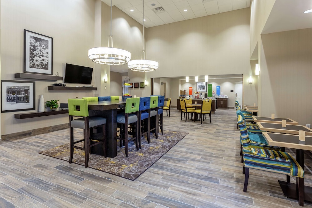 Hampton Inn & Suites Burlington IA 39/46