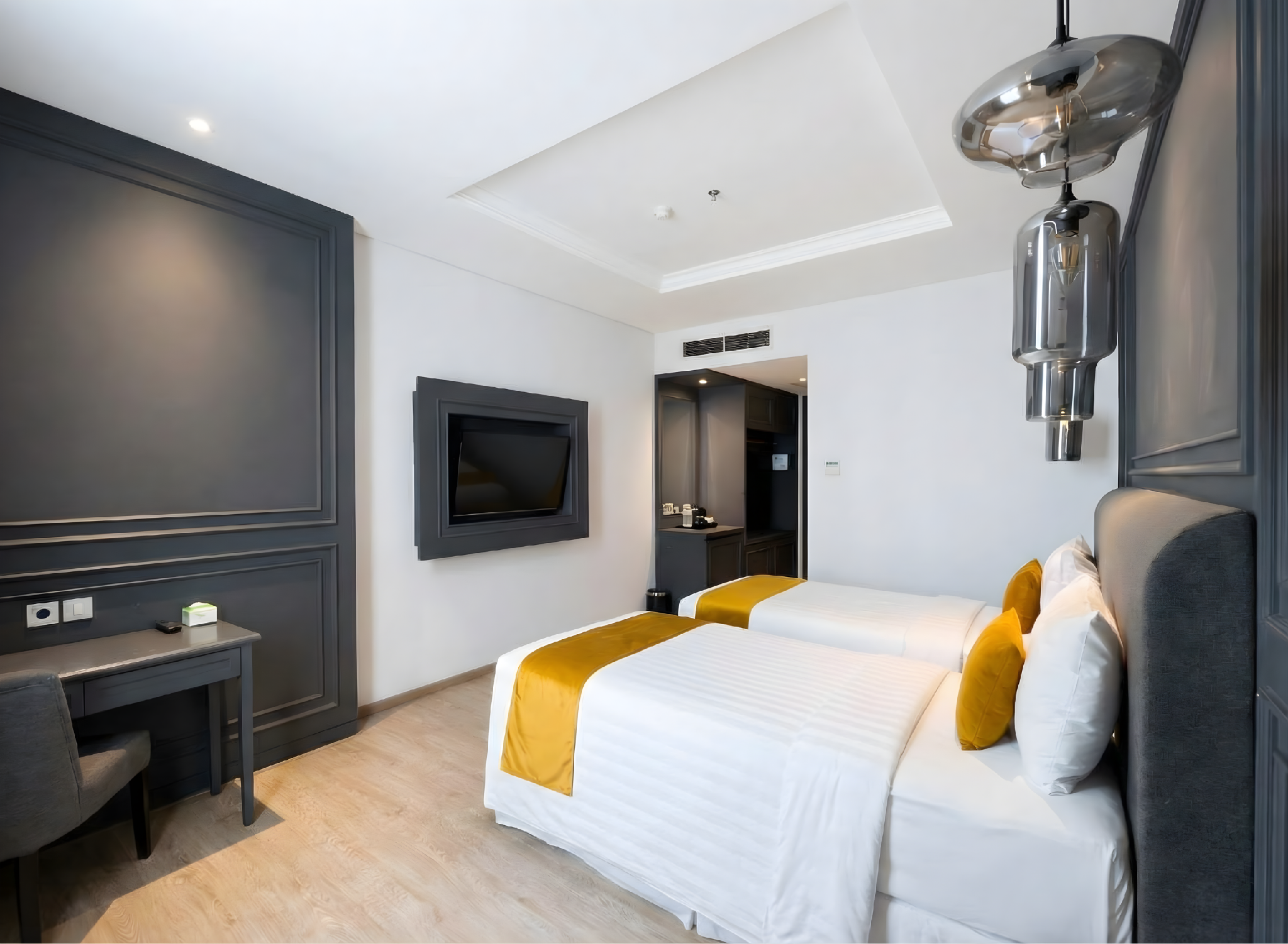 Hollywood, Suite
