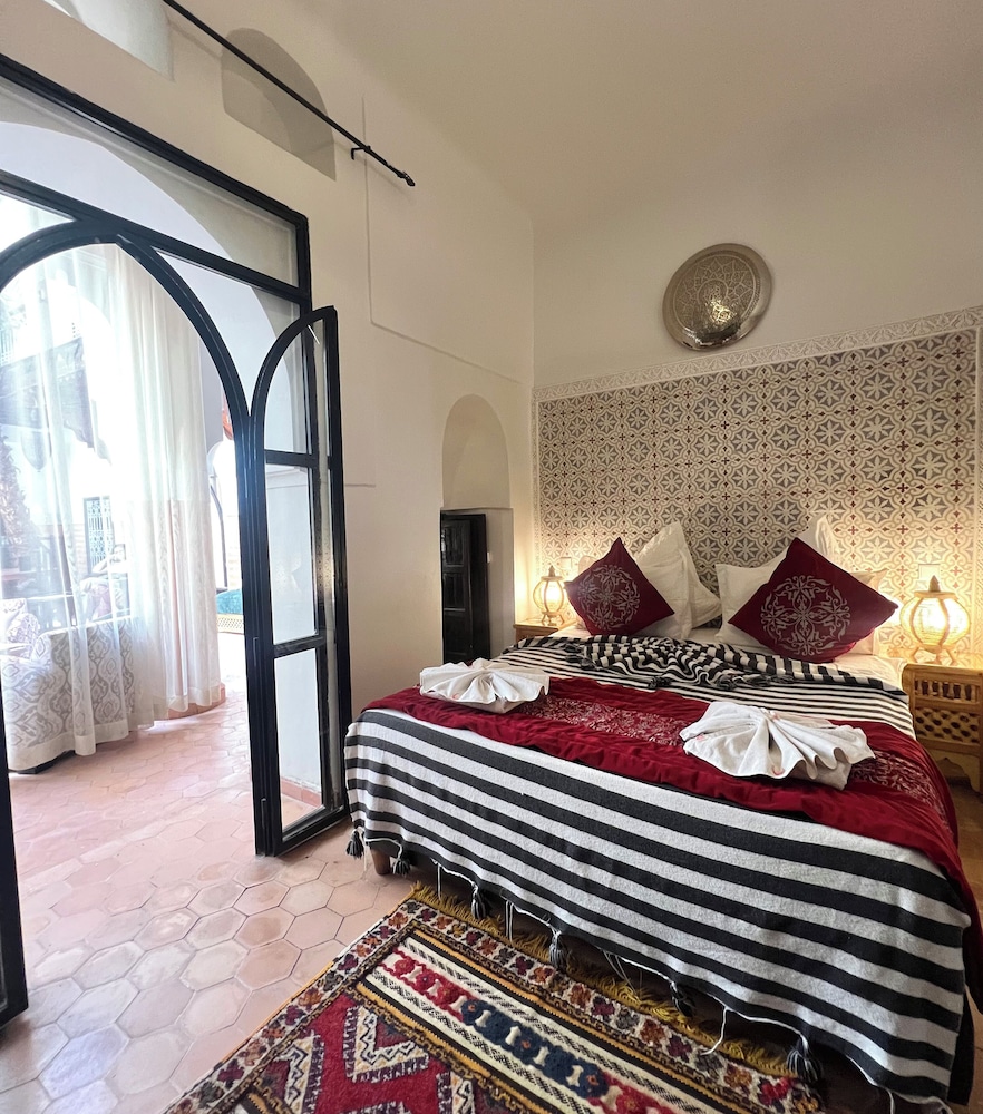 DELUXE, DOUBLE BED, PRIVATE BATHROOM