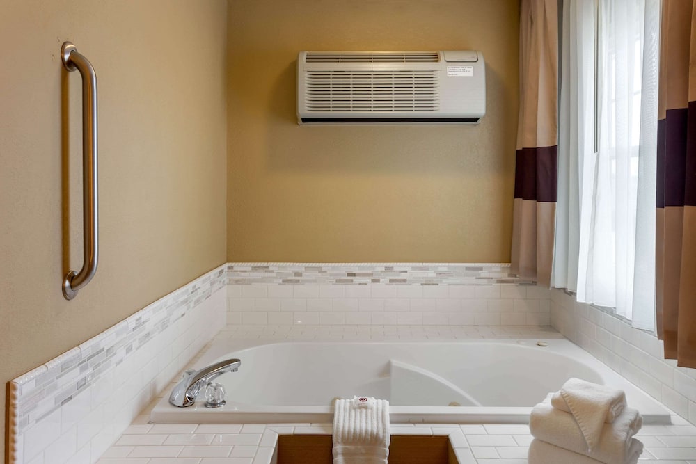 Comfort Inn Marshall Station 15/40