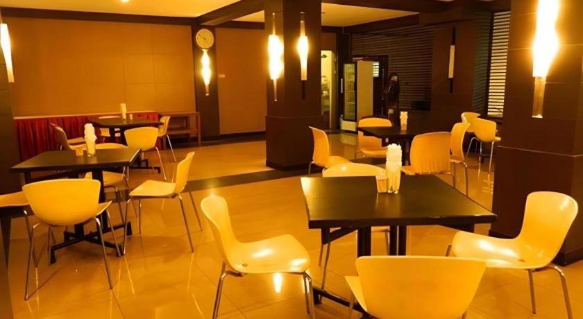 Hotel Bintang Solo 40/50