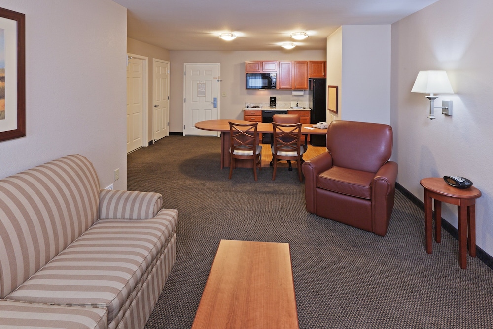 Candlewood Suites Wichita Falls At Maurine Street 25/45