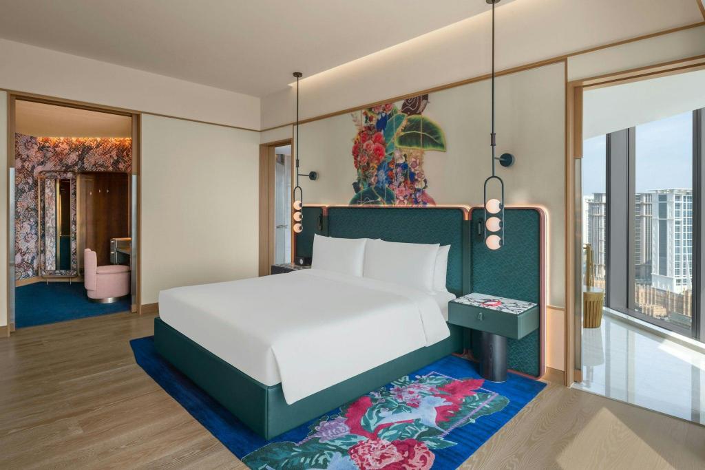 Wow, Suite, King Bed, Cotai View