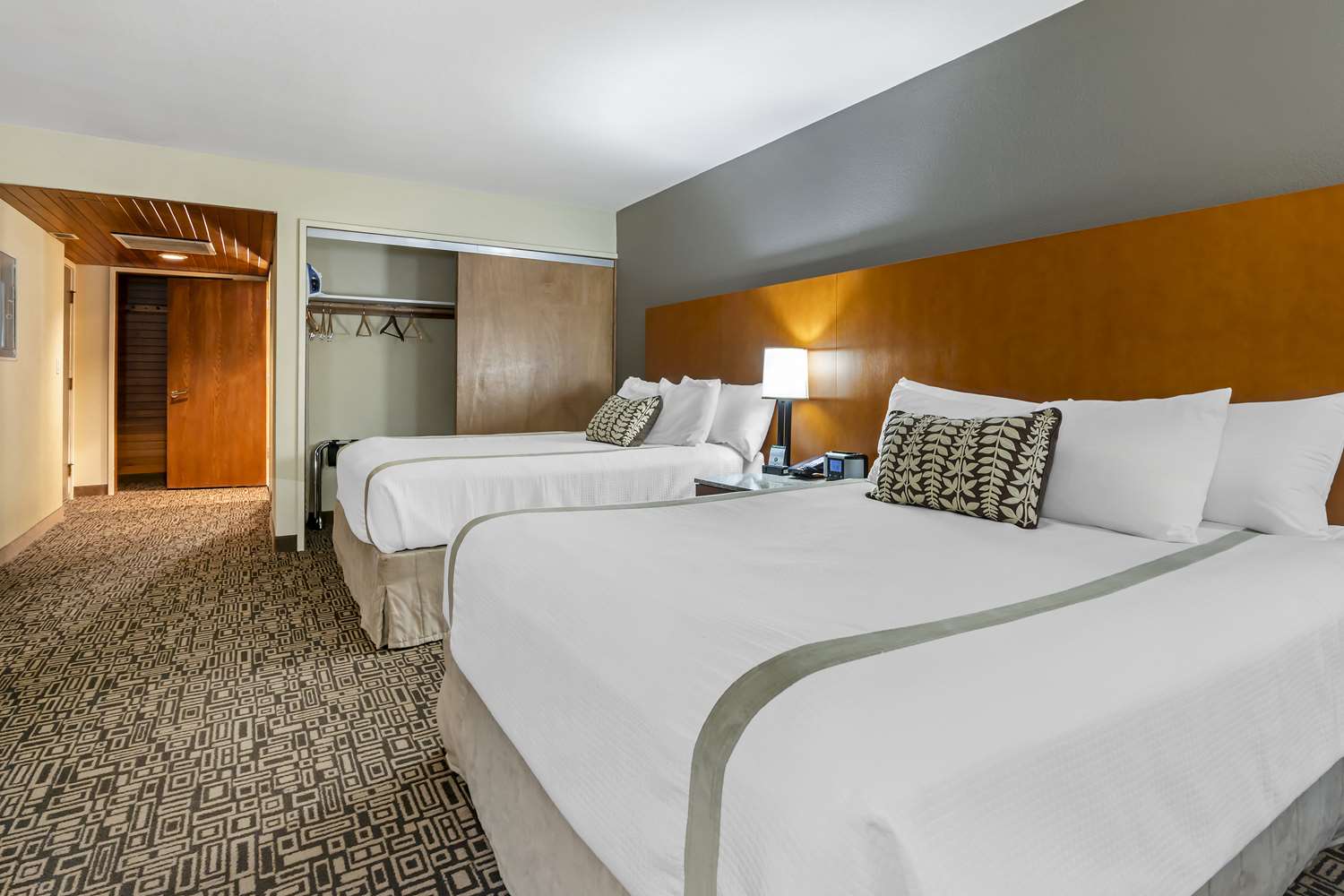 Suite, 2 Queen Beds, Golf Course View, Sofa